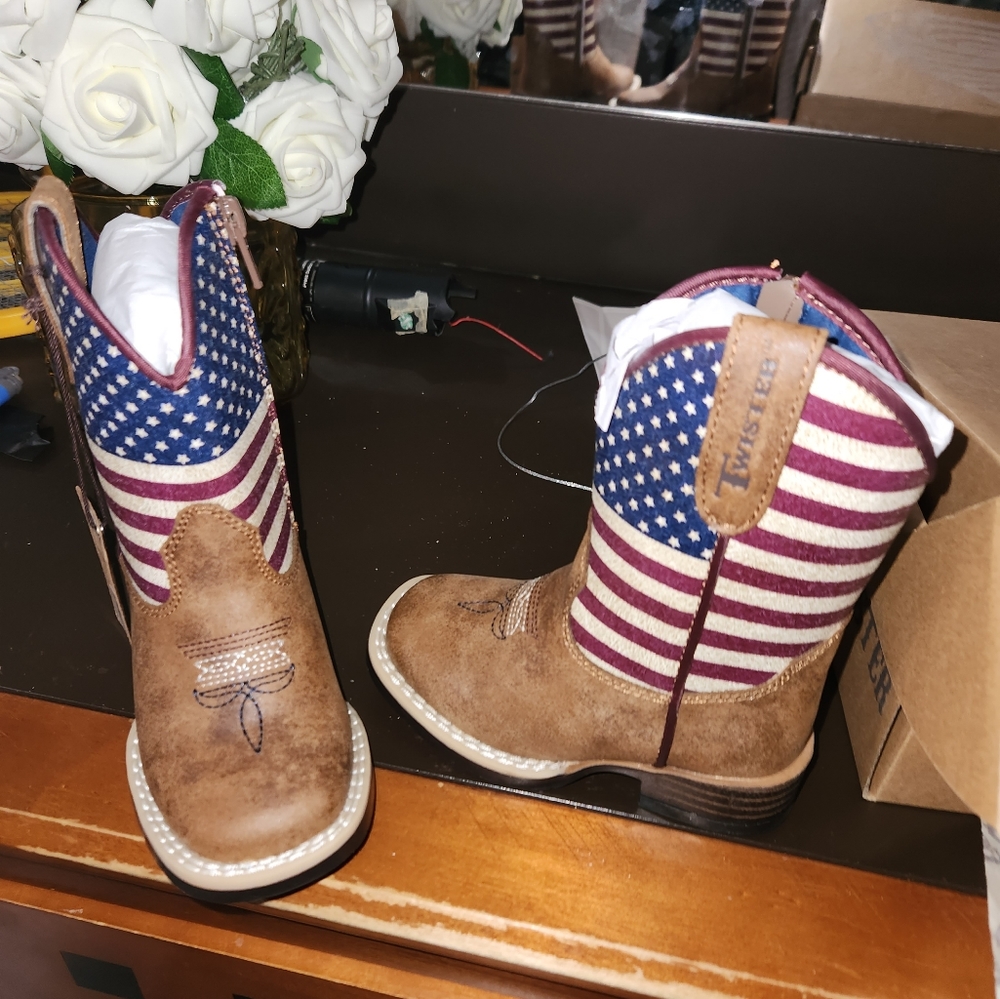 Toddler size 5 cowboy boots unisex